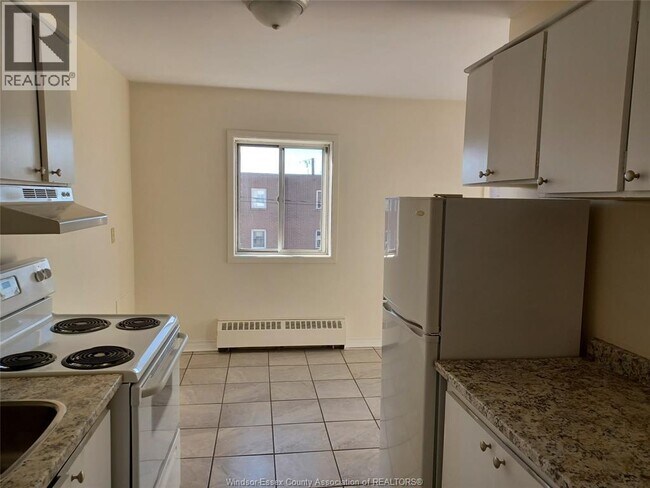 Photo du bâtiment - 6490 Wyandotte St E