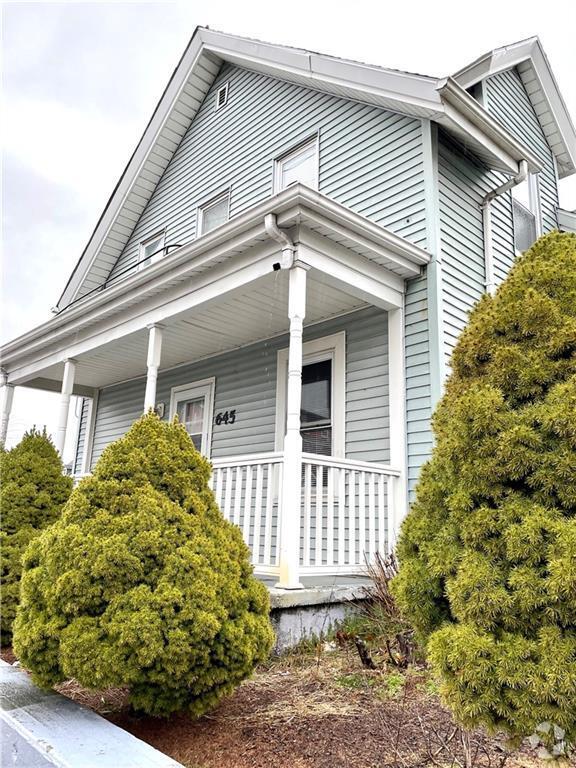 South Central Falls Apartments for Rent with Hardwood Floors Central