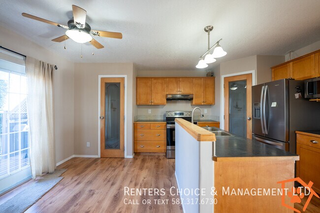 Photo du bâtiment - Cat Friendly Executive Home with Garage in...