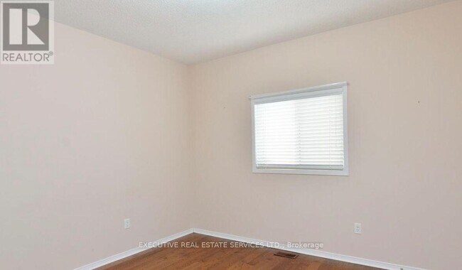 Building Photo - 11 Midvale Rd