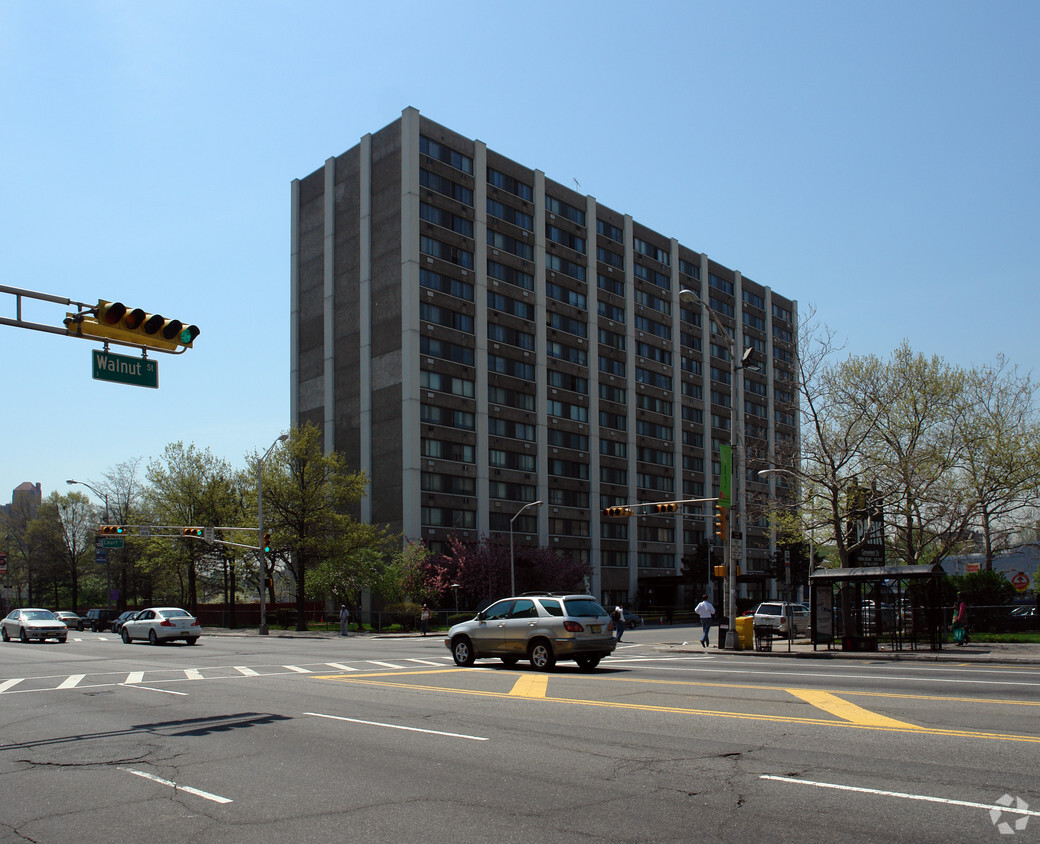 Foto principal - Court Tower Apartments