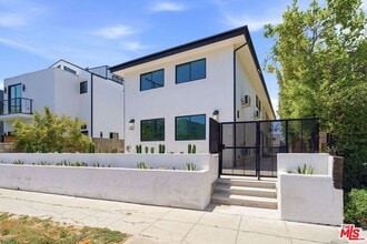 Building Photo - 333 6th Ave