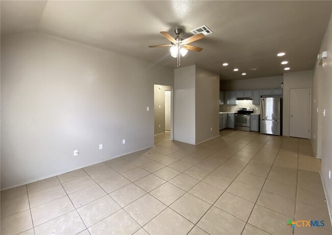 Building Photo - 3210 Toledo Dr