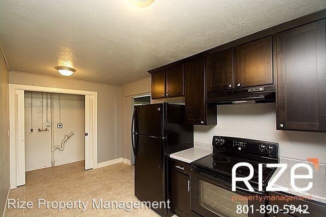 Building Photo - 3 br, 1.5 bath House - 4766 S 4420 W