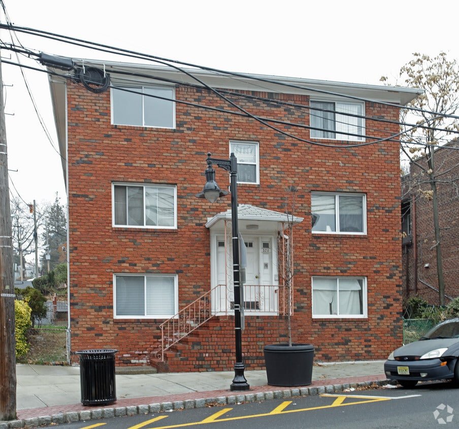 320 Hackensack St, Carlstadt, NJ 07072 Apartments in Carlstadt, NJ
