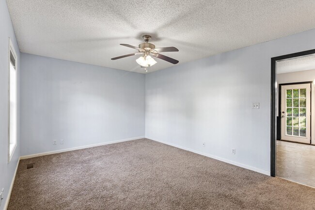 Foto del edificio - 2627 Elkmont Dr