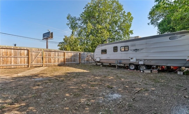 Building Photo - 112 Linda Dr