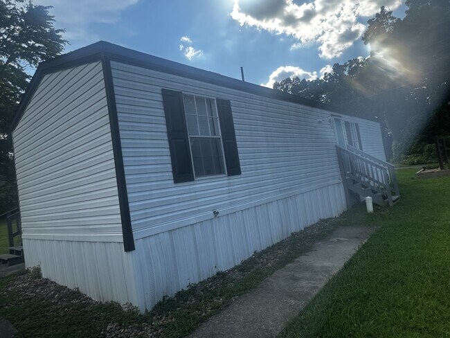 Foto del edificio - 377 Lyles Rd SE