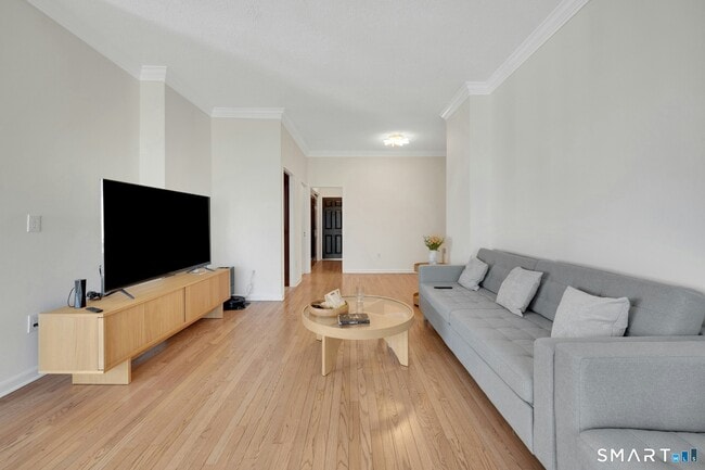 Building Photo - 44 Strawberry Hill Ave
