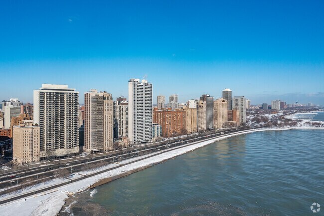 Foto aérea - 1300 N Lake Shore Dr