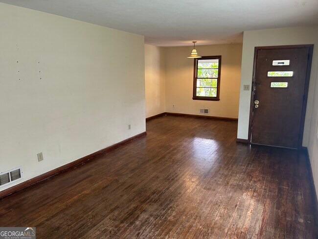 Building Photo - 190 Northcrest Dr