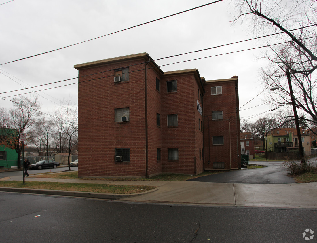 Building Photo - River Bend Apartments