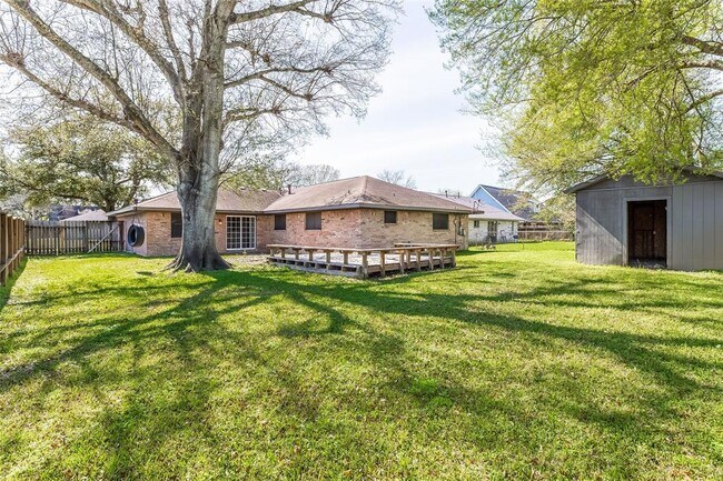 Building Photo - 758 E Princeton Ln