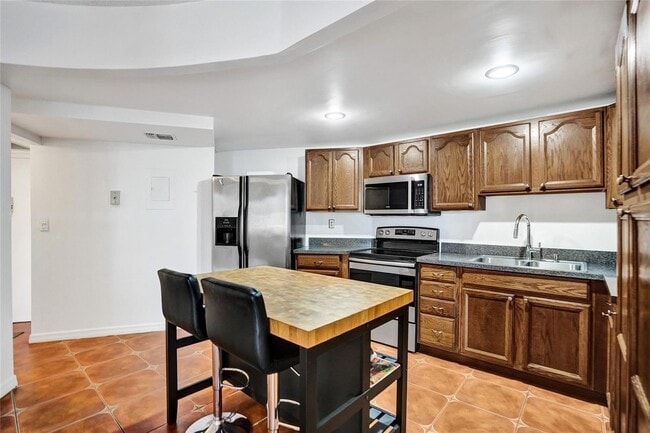 Foto del edificio - 1000 Parkview Dr