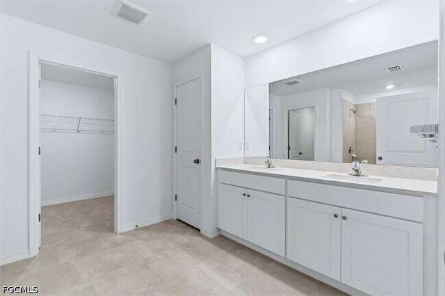 Building Photo - 3911 Treasure Oak Wy