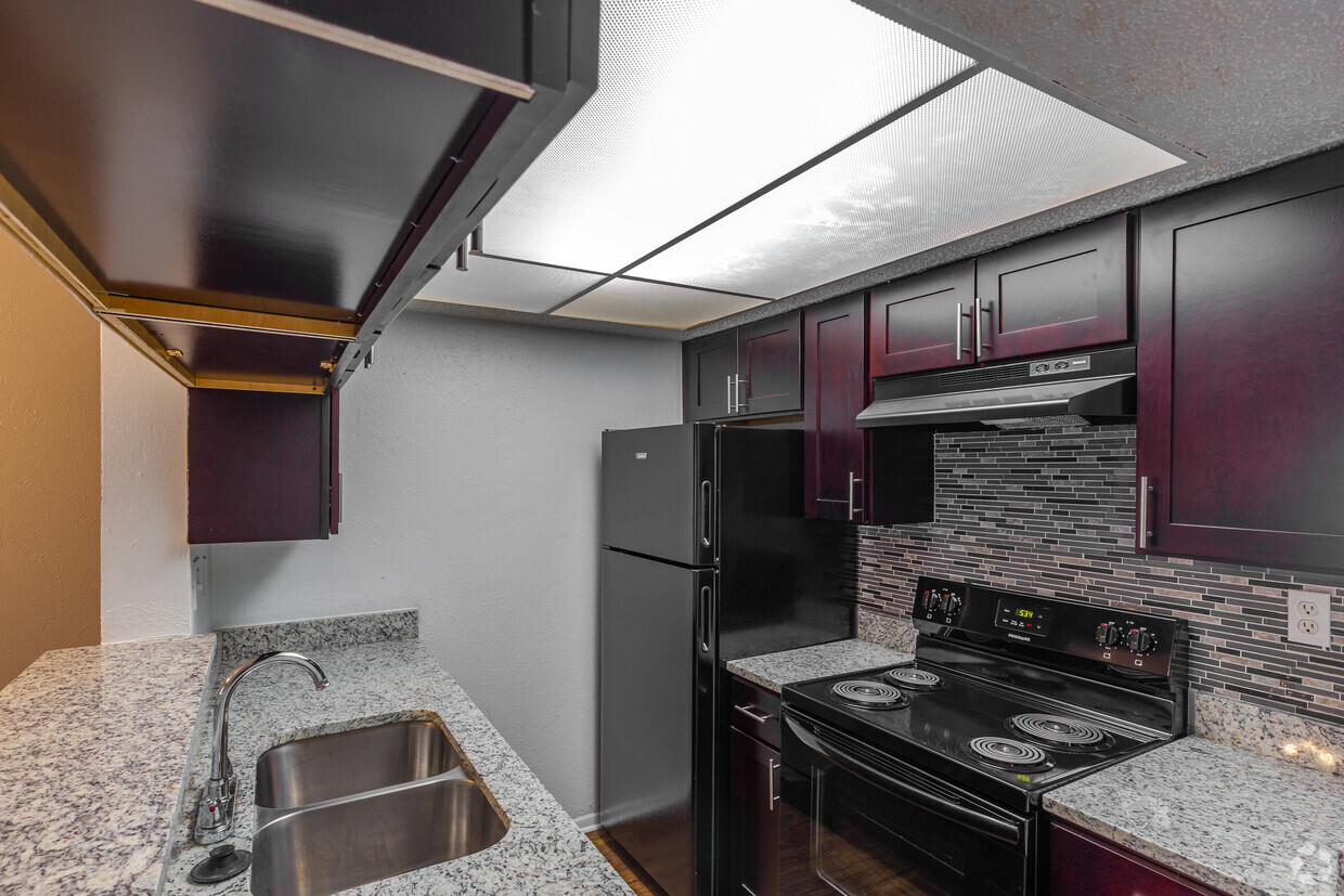 Del Rey Village 9607 Wickersham Rd Dallas, TX Apartments for Rent