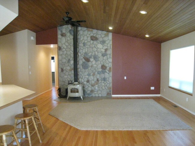 Building Photo - 800 Chelan Ln