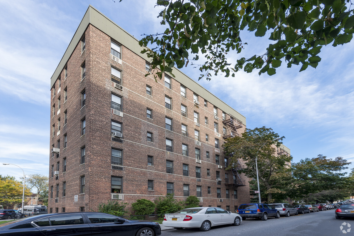 35-15 Leverich St, Jackson Heights, NY 11372 - Apartments in Jackson ...