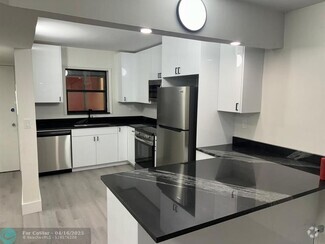 Building Photo - 3023 Riverside Dr
