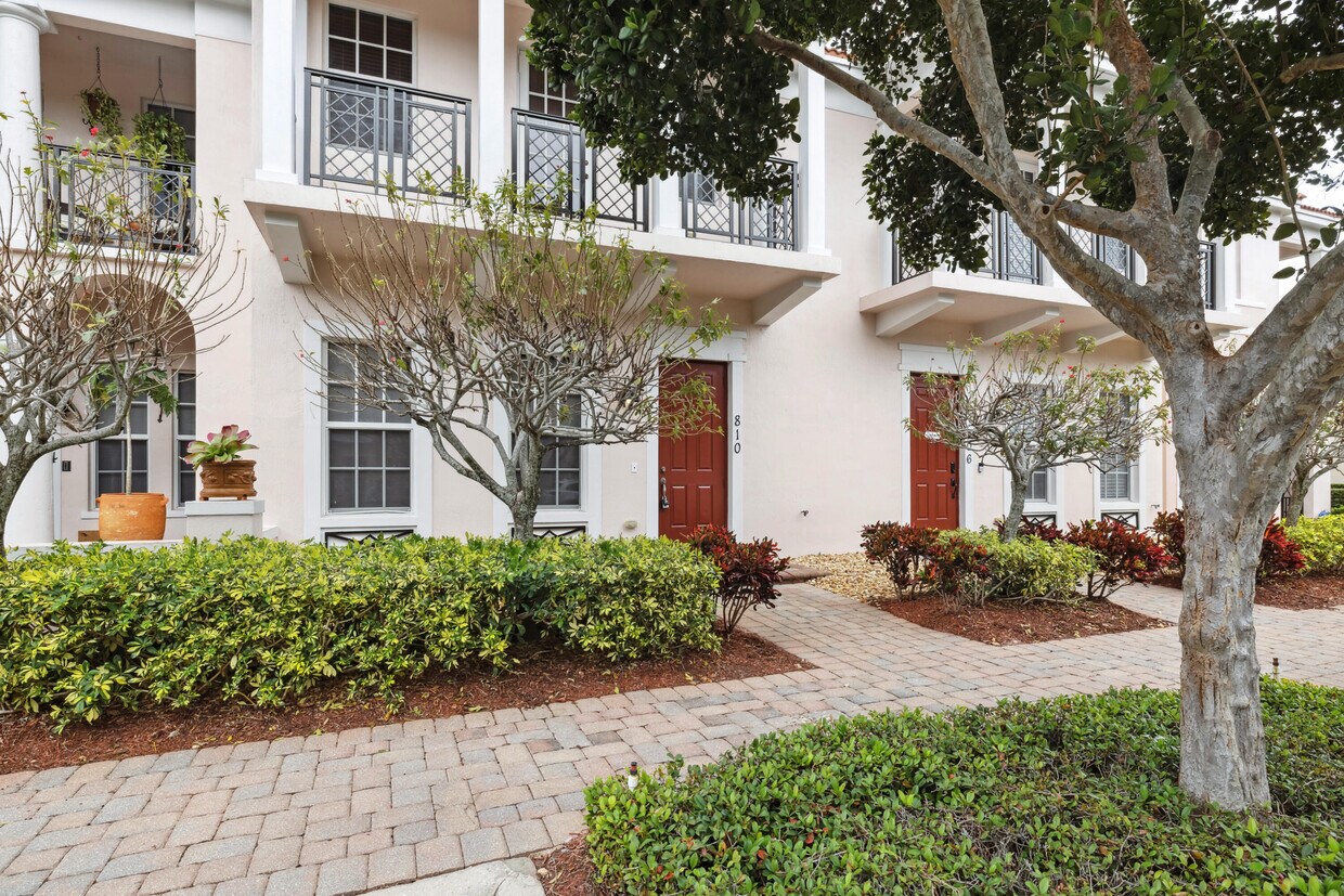 Foto principal - 810 NW 83rd Ln
