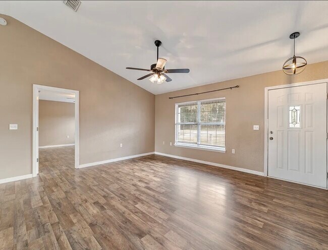 Foto del edificio - 6930 Bahia Rd