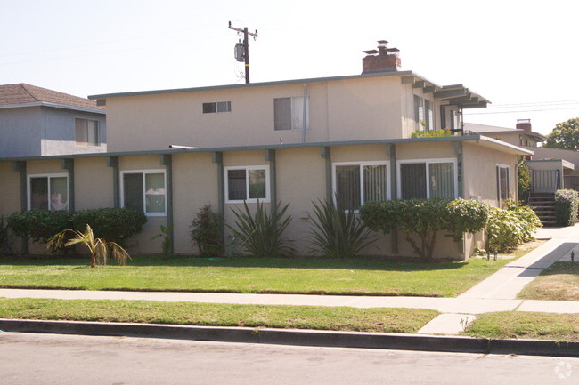 Building Photo - 410 Canterbury Way