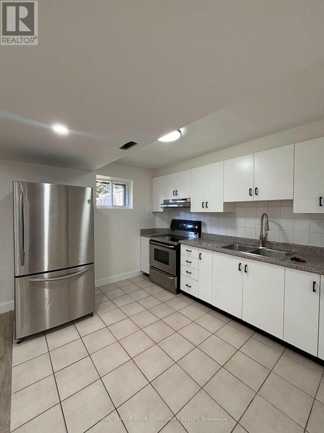 Building Photo - 36 Umbria Crescent