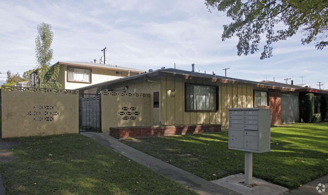 Foto principal - 1234-1240 W Rosewood Ct