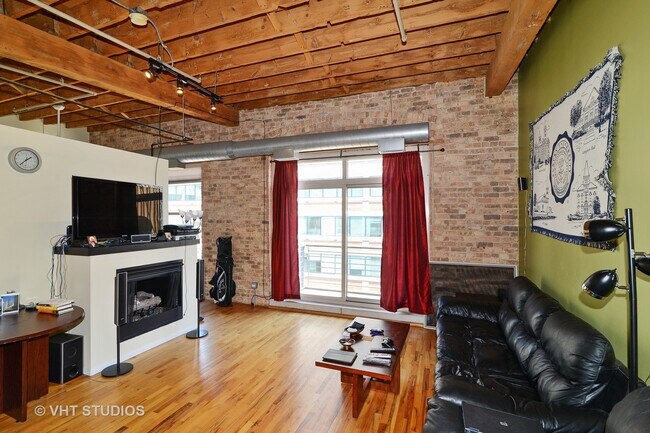 Building Photo - 420 S Clinton St