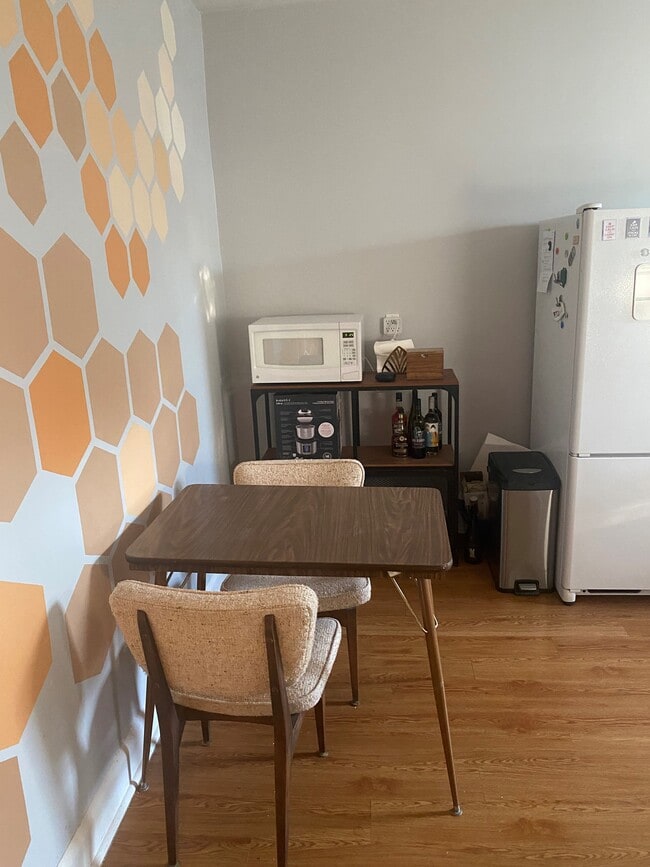 Kitchen - 194 Lake St