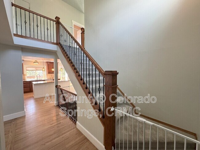 Building Photo - 2615 Helmsdale Dr