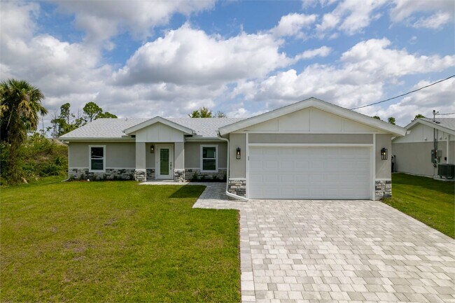 Building Photo - 2443 Penguin Ln
