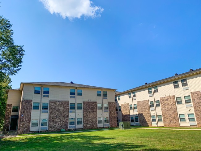 Building Photo - Red Oak Villa Senior Apartments