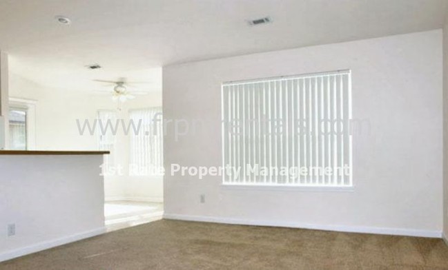 Building Photo - 10154 W Garverdale Ln