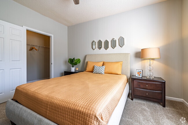 Apartamento de 2 habitaciones y 2 baños, 115 m² (1231 pies cuadrados), color secuoya - Dormitorio - Jasmine Cove