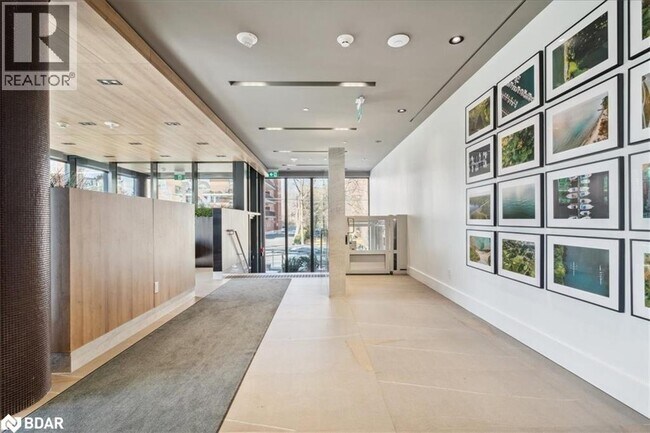 Photo du bâtiment - 21 Park St E