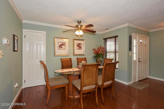 Building Photo - 271 Tulip Ln