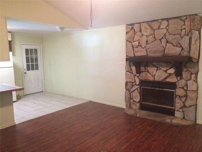 Building Photo - 110 S Mauvilla Dr