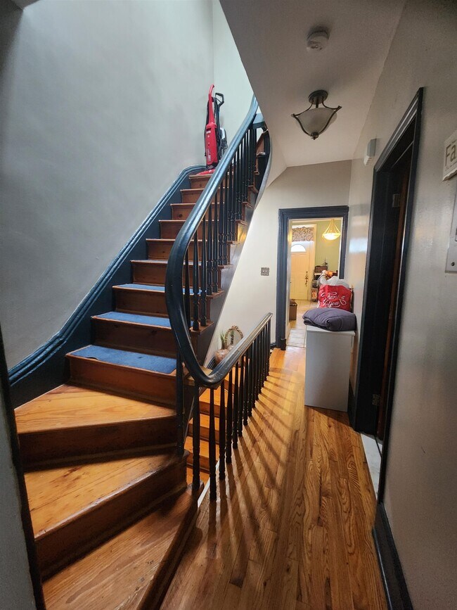 Building Photo - 39 Belmont Ave
