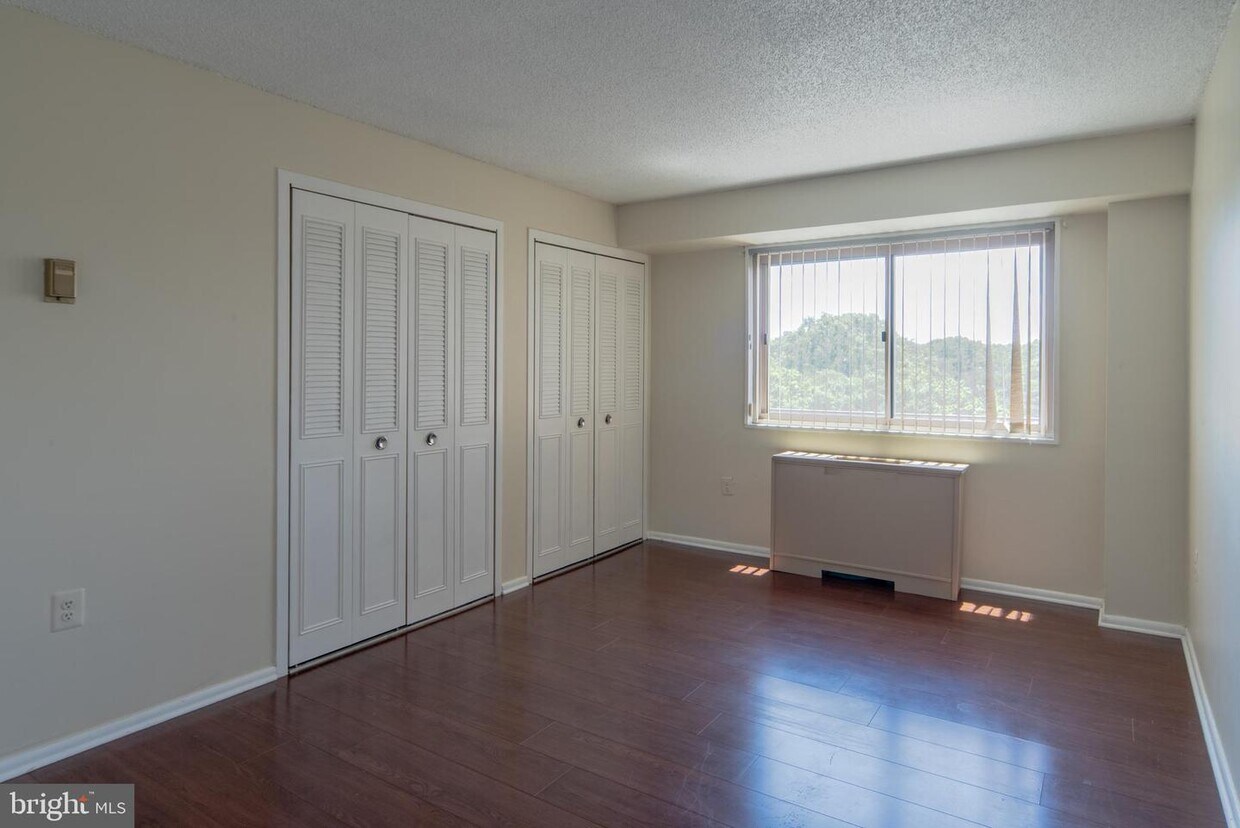 Foto principal - 2500 N Van Dorn St