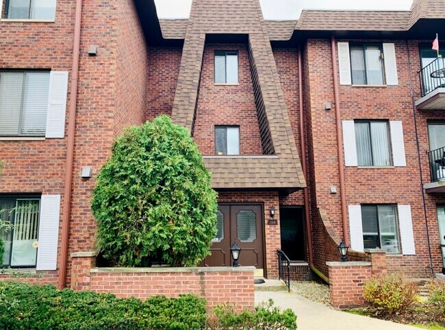 Exterior - 100 Clubhouse Ln
