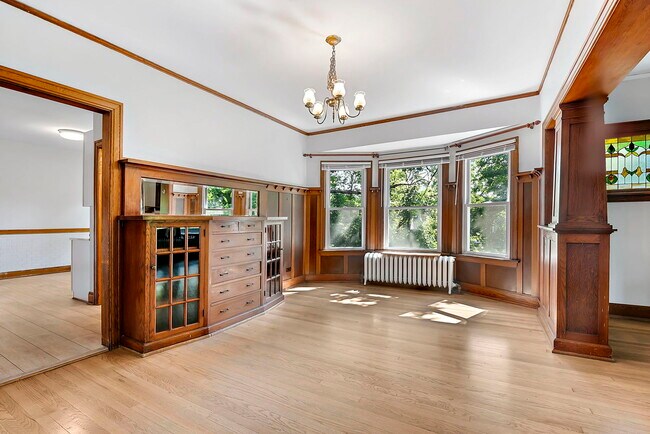 Building Photo - 321 Temple Ave