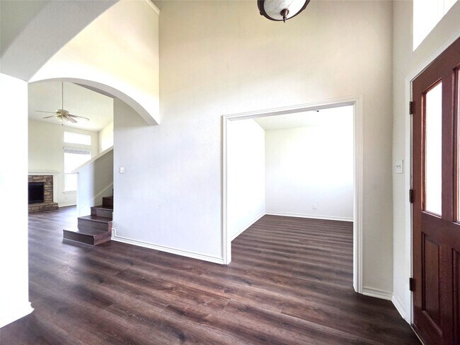 Building Photo - 2202 Cherry Hill Ct