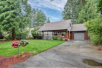 Building Photo - 1097 C Ave