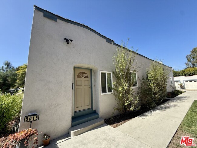 Foto del edificio - 5015 Edgewood Pl
