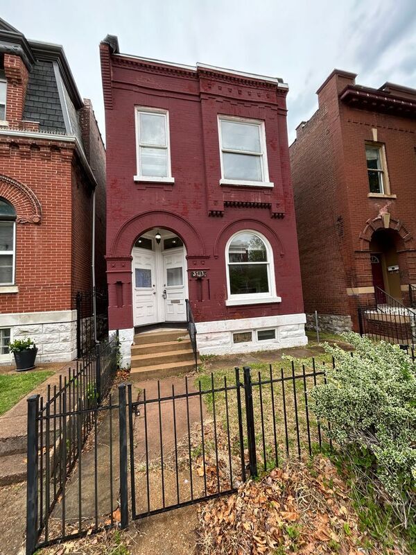 Primary Photo - 2713 Allen Ave