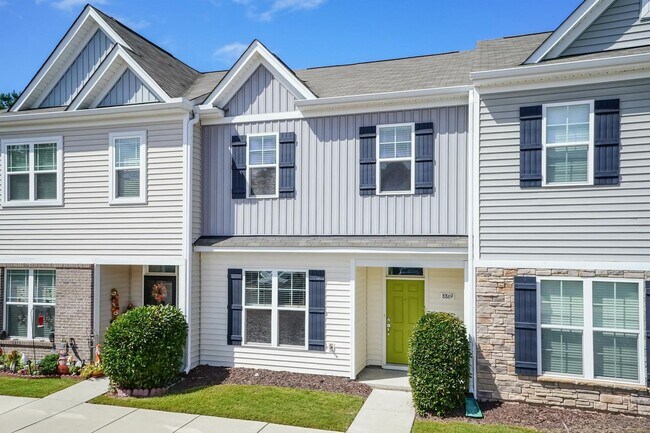 Building Photo - Three Bedroom Home!