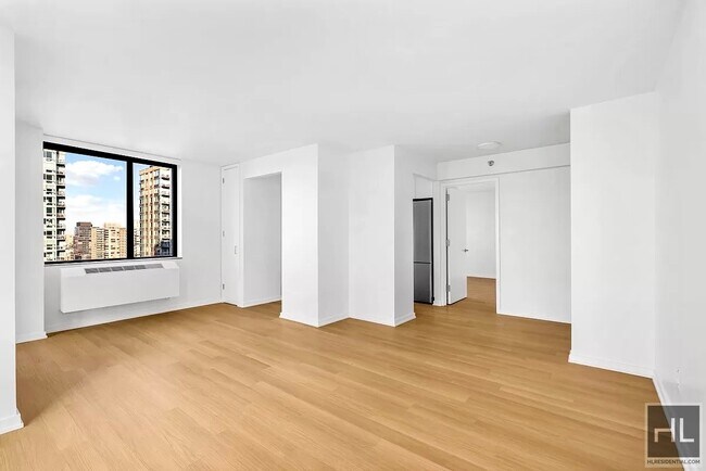 Building Photo - Beautiful 2 Bedroom/ 2 Bathroom on WEST EN...