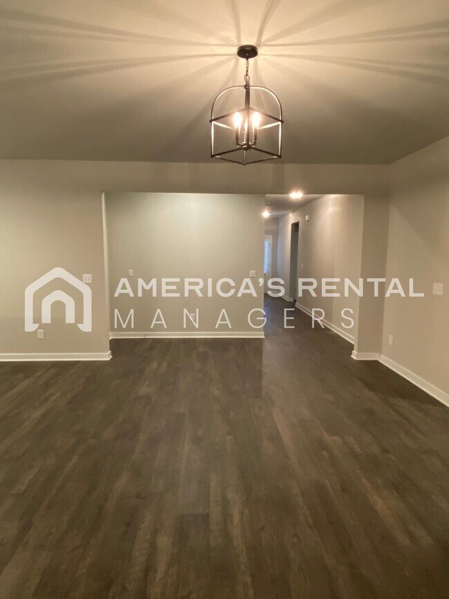 Foto del edificio - 460 Ridgeview Cir