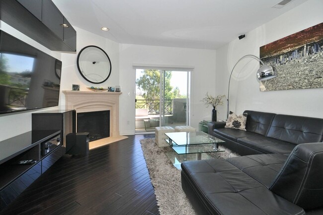 Building Photo - 4424 Whitsett Ave